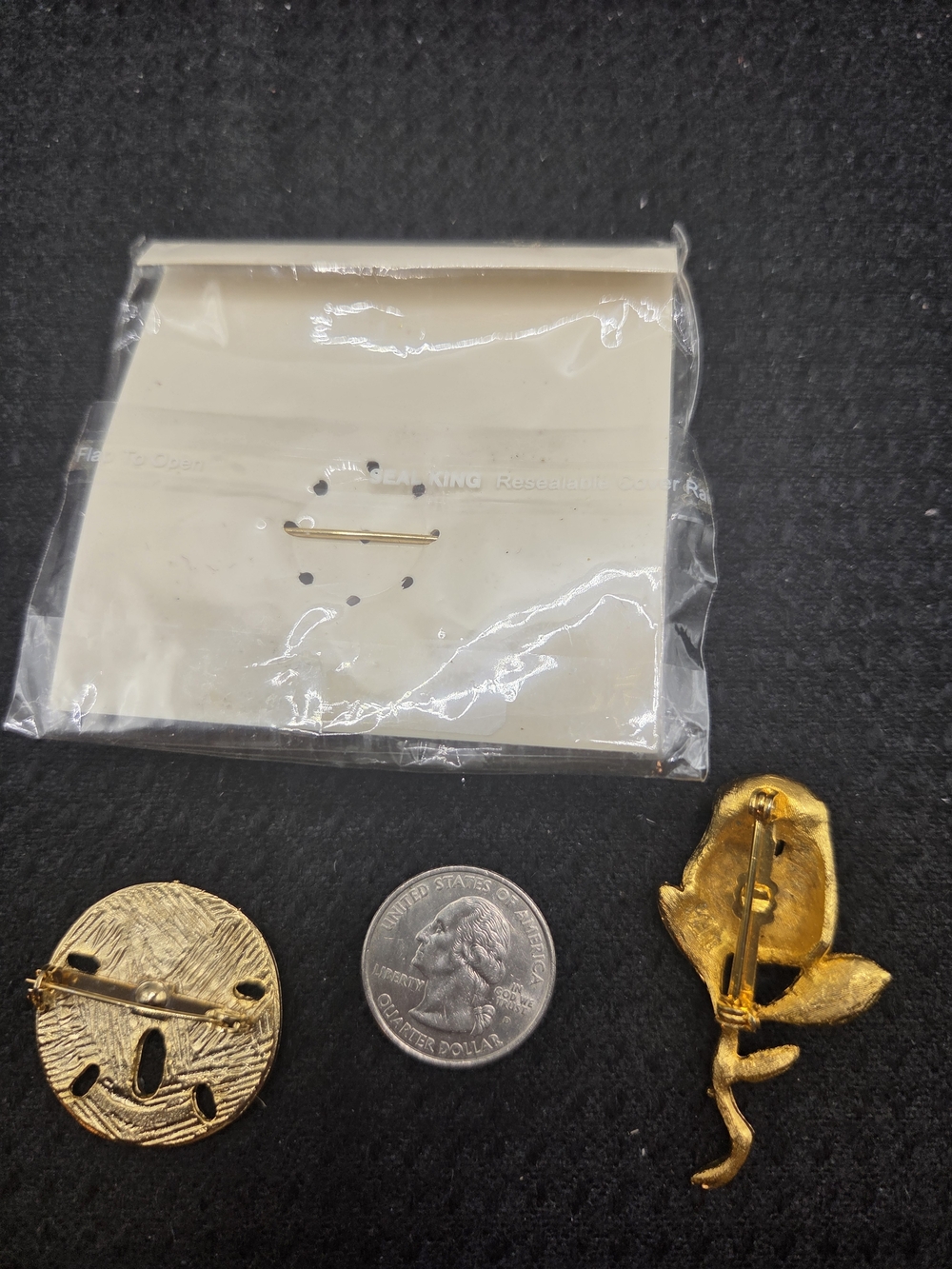 1327. Set Of Three Gold And Silver Tone Brooches/Pins - Picture 5 of 5